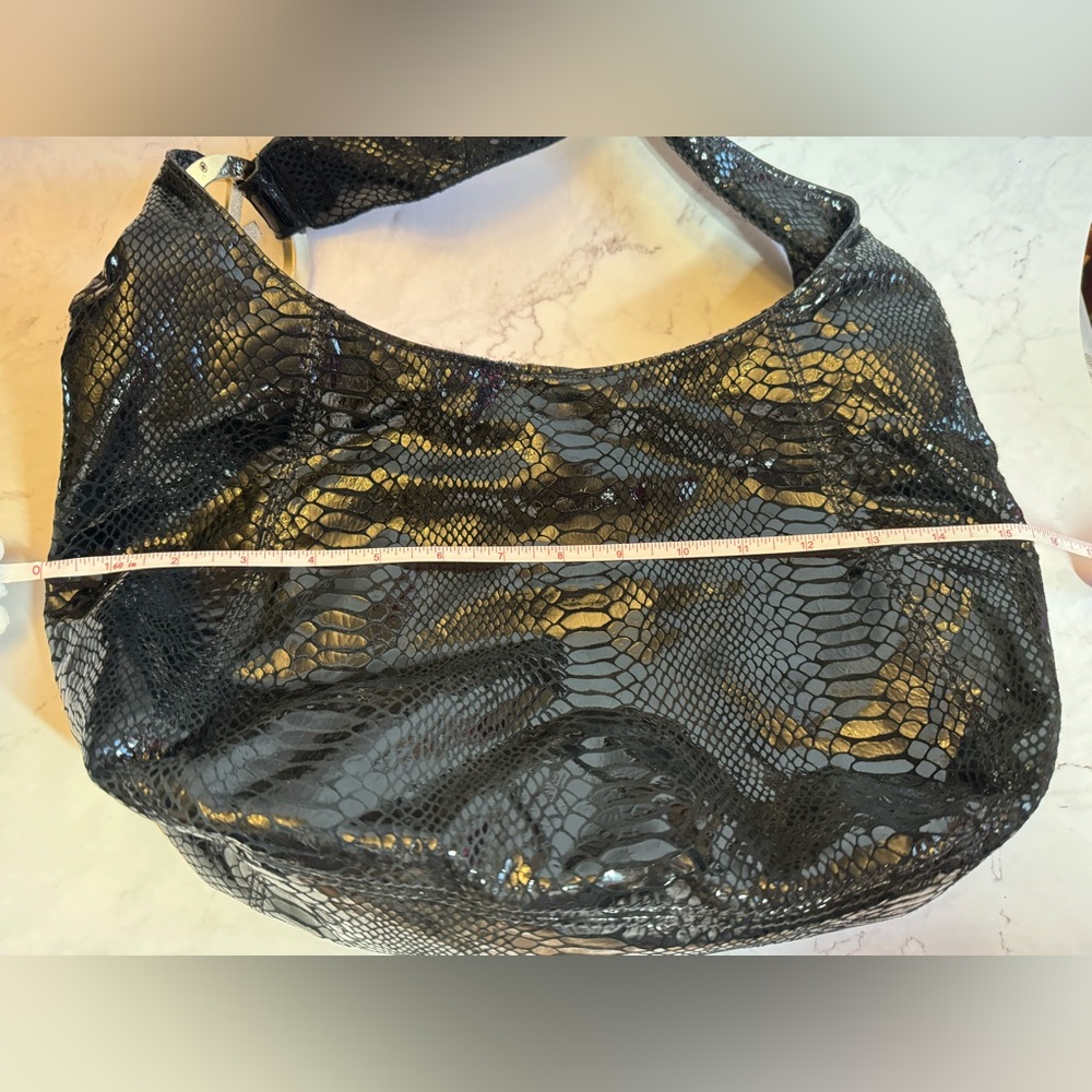 MICHAEL KORS HOBO BAG with GOLD MK LOGO - Picture 7 of 9